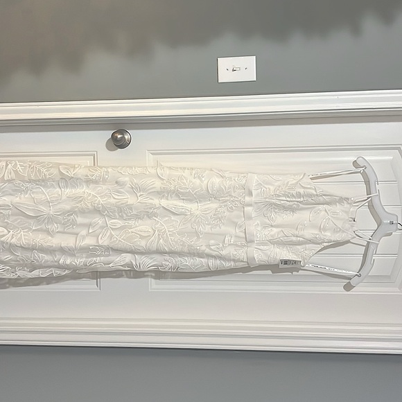 Embroidered Wedding Dress David’s Bridal design SDWG0686 soft white - Picture 1 of 5